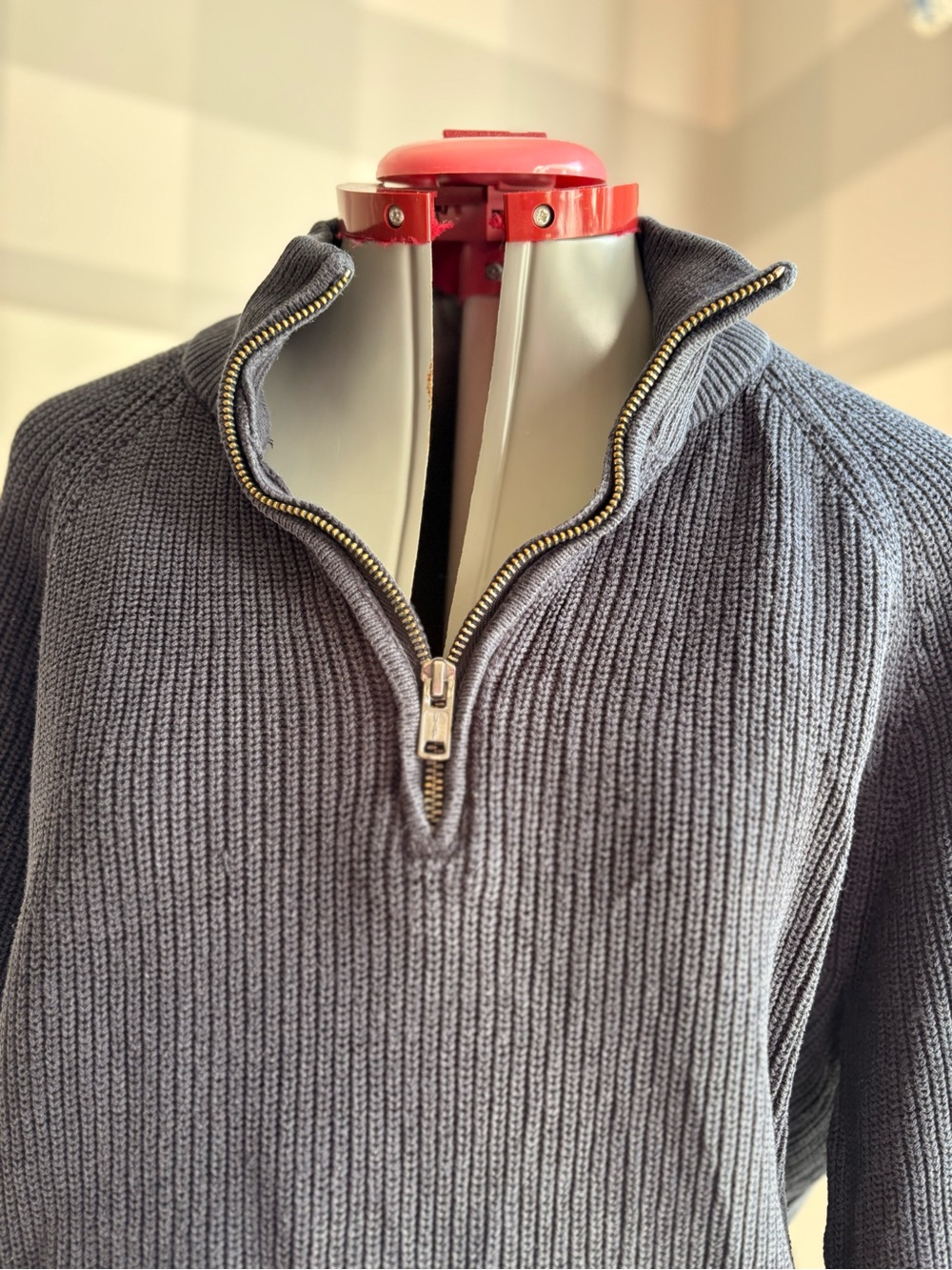 GAP V-Neck Ribbed Pullover in Navy Large - Picture 8 of 8